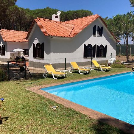 Moradia No Pinhal Com Piscina - Espaco E Privacidade Para As Suas Ferias! Sintra Buitenkant foto
